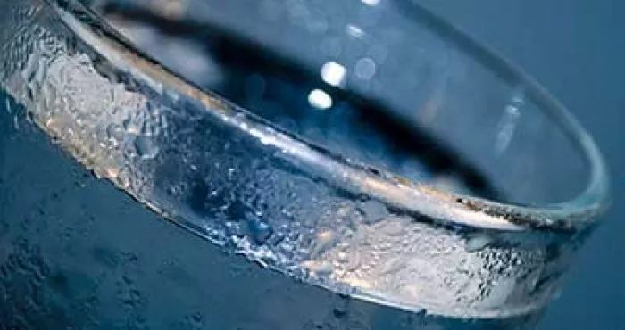 pourquoi-il-faut-eviter-de-boire-de-l-eau-glacee