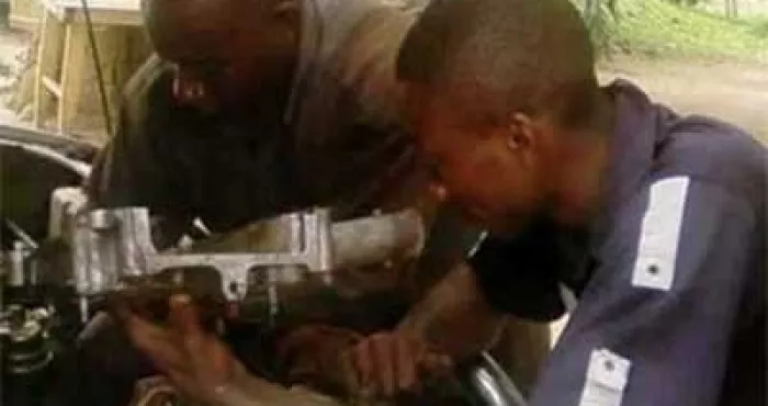 les-reparations-simples-a-faire-soi-meme-sur-sa-voiture
