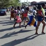 nouvelle-constitution-les-electeurs-au-compte-goutte-a-grand-bassam-indifference-dans-la-ville