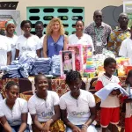 ecole-maternelle-du-centre-usine-de-toupah-le-groupe-sifca-et-la-fondation-nady-rayess-offrent-des-tenues-scolaires-et-des-aires-de-jeux