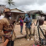 grand-ouest-les-dozos-occupent-les-routes-des-barrages-eriges