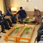 nkosazana-dlamini-zuma-recue-par-issa-hayatou-au-cameroun