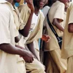 pour-precipiter-les-conges-de-noel-des-eleves-s-affrontent-a-l-arme-blanche