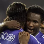 drogba-courtise-le-nigerian-obi-mikel-pour-un-club-francais