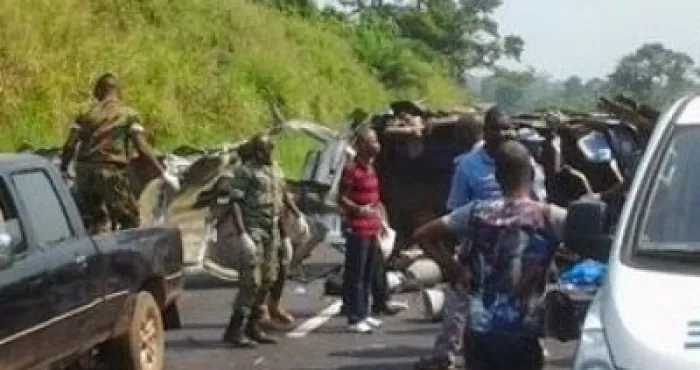en-route-pour-les-plantations-de-leurs-enseignants-7-eleves-perissent-dans-un-accident-de-la-circulation