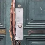 apres-le-reveillon-de-noel-avec-ses-employees-une-couturiere-et-son-epoux-attaques-a-leur-domicile-par-un-gang