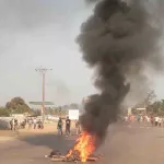 cote-d-ivoire-des-eleves-manifestent-violemment-pour-reclamer-la-reprise-des-cours