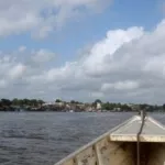 koumassi-en-pleine-traversee-avec-ses-clients-un-piroguier-tombe-dans-la-lagune-et-se-noie