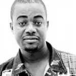 eddie-a-perdu-l-usage-de-ses-deux-jambes-le-chanteur-marche-desormais-avec-des-bequilles