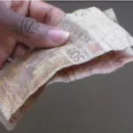 apres-l-avoir-kidnappe-et-depouille-des-ravisseurs-remettent-1-250-f-cfa-a-leur-victime-pour-l-aider-a-rentrer