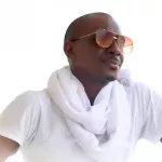 apres-plus-de-dix-ans-d-absence-de-la-scene-jean-yves-cebon-signe-son-retour