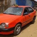abobo-des-gangsters-abandonnent-arme-et-munitions-dans-un-taxi