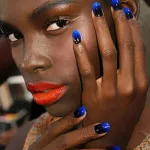 flashy-ou-fonces-comment-choisir-son-vernis-a-ongles