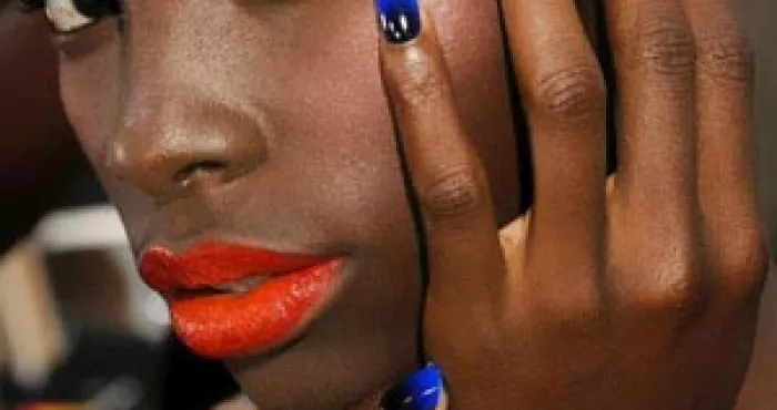 flashy-ou-fonces-comment-choisir-son-vernis-a-ongles