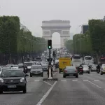 champs-elysees-un-homme-percute-en-voiture-un-fourgon-de-la-gendarmerie