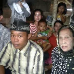 menacant-de-se-suicider-un-adolescent-de-15-ans-reussit-a-epouser-une-femme-de-73-ans