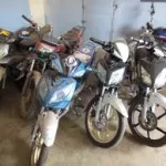 banditisme-des-gangsters-cambriolent-un-domicile-bouffent-le-riz-couche-et-emportent-des-motos