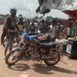 bangolo-voyage-dans-l-univers-des-motos-taxis-des-coupeurs-de-route-dans-le-transport