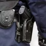 en-pleine-demonstration-devant-ses-collegues-un-policier-se-blesse-grievement-avec-son-arme-de-dotation