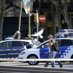 attaque-terroriste-a-barcelone-une-camionnette-fonce-droit-sur-la-foule-plusieurs-blesses-graves