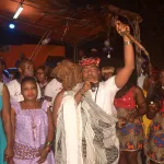 captain-tche-seh-le-diabetologue-qui-soigne-avec-la-musique-pop