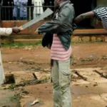 les-microbes-se-dechainent-a-abidjan-ils-ouvrent-le-ventre-d-un-couturier-et-egorgent-un-policier