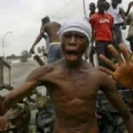 agression-d-un-couturier-a-abobo-des-presumes-microbes-et-leurs-parents-prennent-d-assaut-un-commissariat