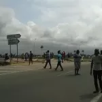 la-route-abidjan-grand-bassam-bloquee-par-des-populations