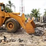 route-de-grand-bassam-des-individus-armes-voulaient-en-decoudre-avec-la-police-lors-du-deguerpissement-des-populations-a-anani