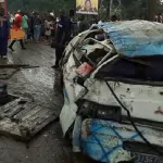 yopougon-autoroute-du-nord-un-gbaka-chute-du-pont-du-banco-et-s-ecrase-sur-l-autoroute-des-morts