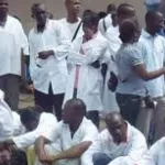 infas-des-centaines-d-etudiants-recales-protestent