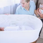 snoo-un-berceau-qui-endort-votre-bebe-en-45-secondes