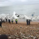 crash-un-avion-s-ecrase-dans-la-mer-a-l-aeroport-houphouet-boigny-d-abidjan-des-morts-et-des-blesses-annonces