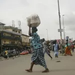 boulevard-nangui-abrogoua-les-vendeurs-ambulants-de-retour