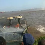 sotra-un-bateau-bus-prend-feu-sur-la-lagune-96-personnes-echappent-a-la-mort