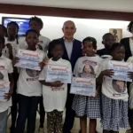 koumassi-chairman-salame-offre-des-tablettes-aux-meilleurs-eleves-d-abidjan-sud