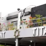 koumassi-un-restaurant-ferme-avec-ses-clients-et-ses-employes-a-l-interieur