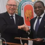 cooperation-ivoiro-portugaise-charles-koffi-diby-et-antonio-correia-de-campos-signent-une-convention-de-cooperation