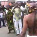 marcory-anoumabo-apres-avoir-ete-chasses-du-pouvoir-des-dougbo-debarquent-en-pleine-ceremonie