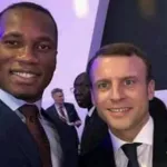 sommet-ua-ue-a-abidjan-des-ministres-de-ouattara-se-bousculent-pour-un-selfie-avec-macron