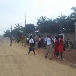 gagnoa-des-lyceens-en-furie-bastonnent-severement-leur-censeur