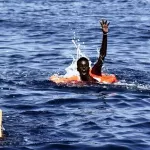 un-senegalais-jete-a-la-mer-par-le-capitaine-d-un-bateau