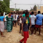 ciad-m-pouto-les-jeunes-chassent-des-loubards-des-maisons-des-gendarmes-ripostent-et-cassent