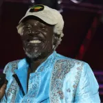 alpha-blondy-prend-position-pour-dj-arafat-j-ai-joue-dans-un-stade-devant-12-personnes-arretez-de-vous-moquer-d-arafat