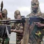 des-individus-lourdement-armes-attaquent-un-village-le-chef-tabasse-devant-ses-femmes-son-or-emporte