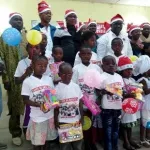 arbre-de-noel-a-boundiali-le-maire-lassina-konate-gate-350-tout-petits