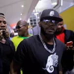 poteau-de-mc-one-au-palais-de-la-culture-grosse-pression-sur-dj-arafat