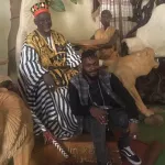 avant-ses-deux-concerts-au-burkina-faso-dj-arafat-prend-des-benedictions-chez-le-mogho-naba-beerus-sama-comme-un-prince-au-pays-des-hommes-integres