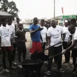 operation-quartier-propre-a-koumassi-le-depute-emolo-claude-en-phase-avec-les-populations