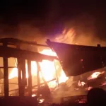 bouake-incendie-au-petit-marche-de-dar-es-salam-plusieurs-magasins-partis-en-fumee